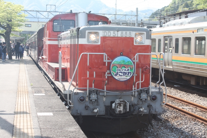 鉄道乗車記録の写真:乗車した列車(外観)(2)        「DLレトロぐんまよこかわの牽引機
DD51 888」