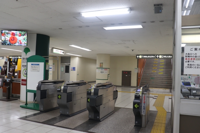 鉄道乗車記録の写真:駅舎・駅施設、様子(4)        「改札口」