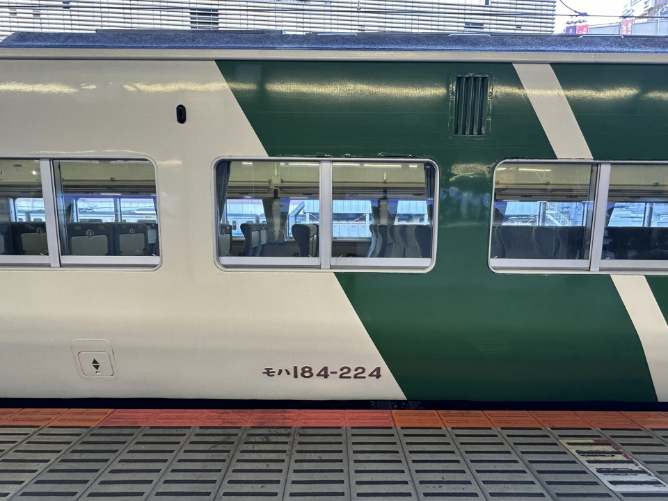 鉄道乗車記録「新宿駅から長野駅」乗車した列車(外観)の写真(3) by AIRBUS A380 撮影日時:2023年12月23日