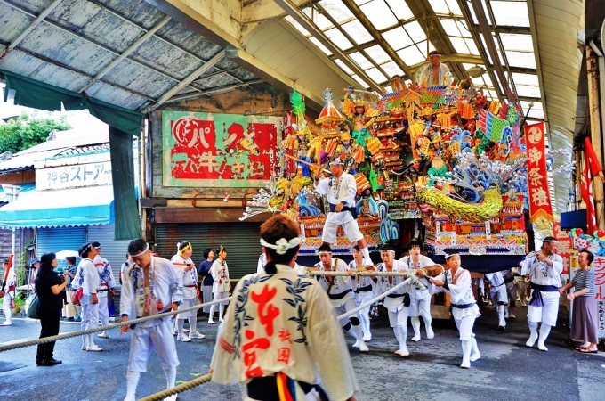 鉄道乗車記録の写真:旅の思い出(4)        「アーケードが解体される直前の見慣れた地元の祭り前田祇園山笠の風景です｡」