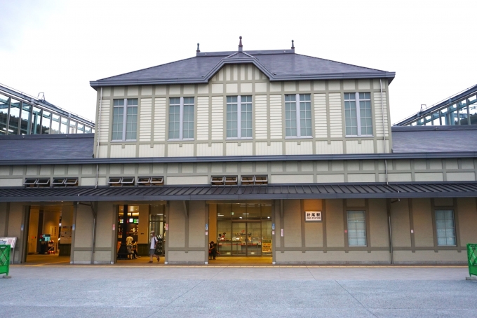 鉄道乗車記録の写真:駅舎・駅施設、様子(10)        「かつての駅舎を復元した新折尾駅舎」