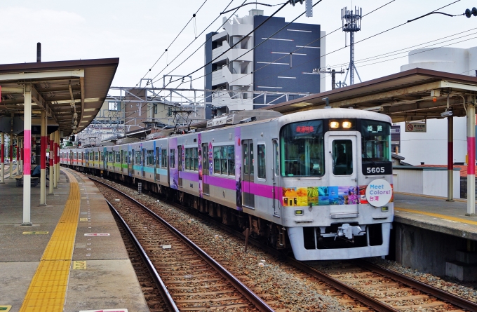 鉄道乗車記録の写真:列車・車両の様子(未乗車)(1)          「利用客の多い駅でした。神戸方面に乗ると発車してすぐ南側の車窓から旧国鉄高砂線跡を少し見ることができました。」
