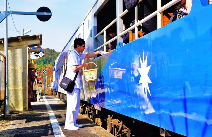 鉄道乗車記録の写真:駅弁・グルメ(14)     「八川駅前にある「八川そば」でも往路でトロッコ列車運転日に停車時間は僅かですがホームでそば弁当を買うことができます｡
復路でも予約すれば購入可能だと思います｡」
