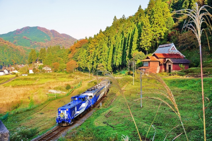 鉄道乗車記録の写真:列車・車両の様子(未乗車)(34)        「下久野駅を出ると列車は下り勾配を下って行きます。木次まであと僅かです。(過去に撮影したものです)」