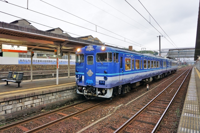 鉄道乗車記録の写真:乗車した列車(外観)(10)        「安来駅では特急列車の待合せ等で比較的長時間停車します。」