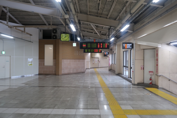 鉄道乗車記録の写真:駅舎・駅施設、様子(2)        「小山駅東京寄りの水戸線連絡通路。ほとんど人がいない」