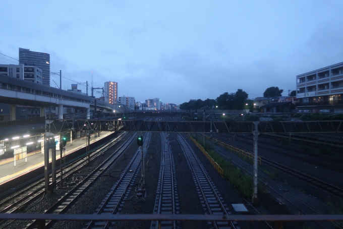 鉄道乗車記録の写真:駅舎・駅施設、様子(3)        「夜明け前の日暮里駅」