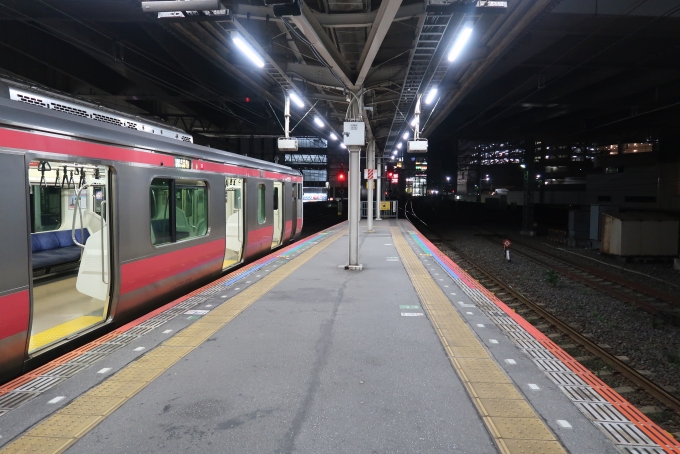 鉄道乗車記録の写真:駅舎・駅施設、様子(4)        「千葉4番線着」