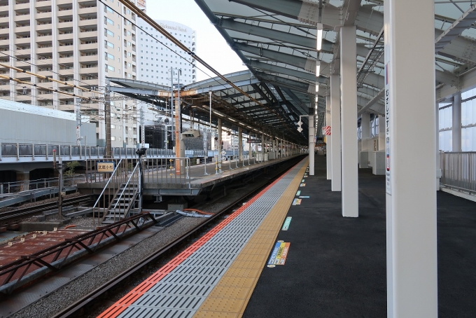 鉄道乗車記録の写真:駅舎・駅施設、様子(6)        「新ホームからみた4番線」