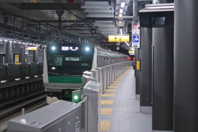 鉄道乗車記録の写真:乗車した列車(外観)(5)        「埼京線の車両が黒各停を表示しているのが違和感しかない。」