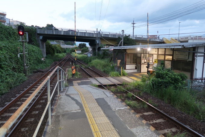 鉄道乗車記録の写真:駅舎・駅施設、様子(1)        「安全側線が設置されている。ホームは狭い。」