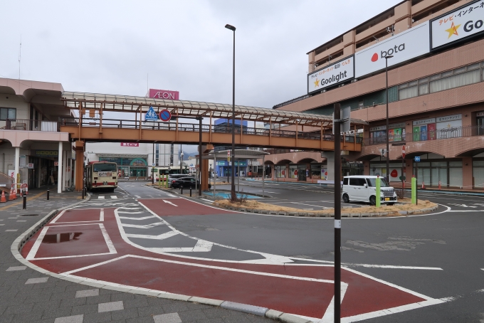 鉄道乗車記録の写真:駅舎・駅施設、様子(21)        「駅ロータリー」