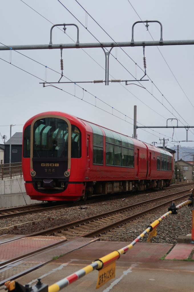 鉄道乗車記録の写真:列車・車両の様子(未乗車)(8)        「糸魚川で折り返し直江津方面へともどる雪月花の回送」