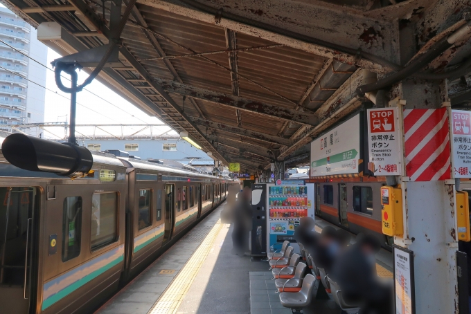 鉄道乗車記録の写真:駅舎・駅施設、様子(6)        「高尾駅 × 長野行」
