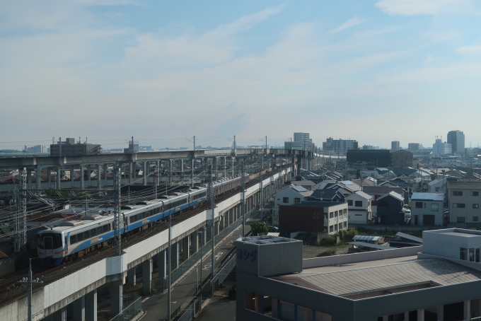 鉄道乗車記録の写真:車窓・風景(1)          「南海線への短絡線が見える」