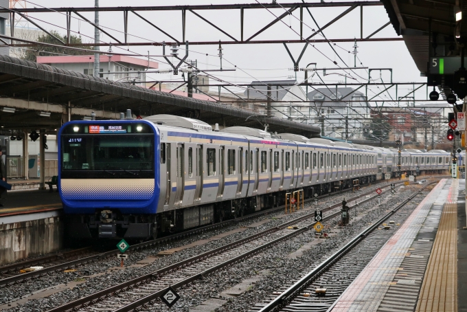 鉄道乗車記録の写真:列車・車両の様子(未乗車)(1)          「成田駅到着とほぼ同時に新型E235系第7編成が入線してきた。」
