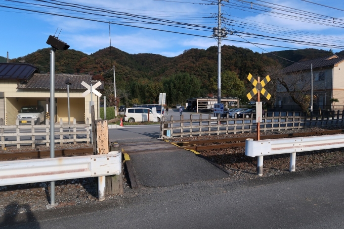 鉄道乗車記録の写真:旅の思い出(9)        「長瀞駅近くの第4種踏切」