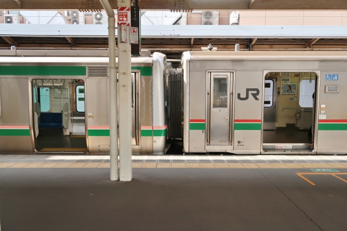 鉄道乗車記録の写真:駅舎・駅施設、様子(5)        「E721系と701系の混結、床の高さの違いがよくわかる」