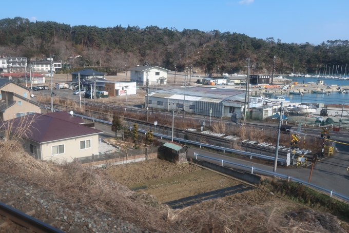 鉄道乗車記録の写真:車窓・風景(5)        「進行方向右側に仙石線が見える」