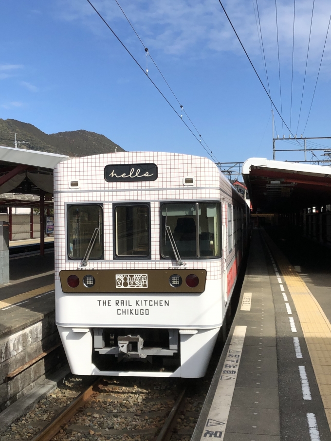 鉄道乗車記録の写真:列車・車両の様子(未乗車)(3)        「太宰府で待機中の "THE RAIL KITCHEN CHIKUGO" に遭遇
6050形 6053」