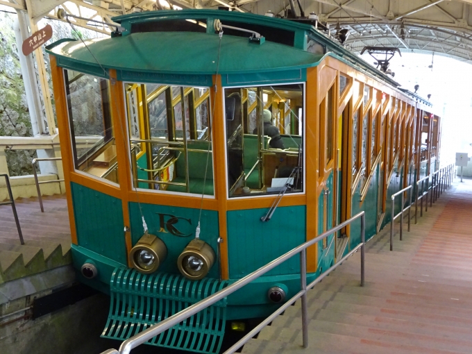 鉄道乗車記録の写真:乗車した列車(外観)(1)     「阪急六甲駅からハイキング。
下山時に六甲ケーブルを利用。
この路線から乗りつぶしに挑戦。」