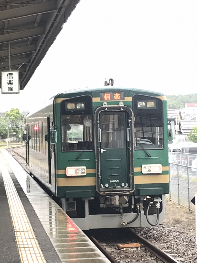 鉄道乗車記録の写真:乗車した列車(外観)(1)     「貴生川駅から信楽高原鉄道の乗車。
信楽焼の街だった。」