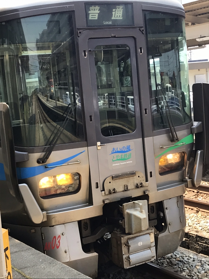 鉄道乗車記録の写真:乗車した列車(外観)(1)     「IRいしかわ鉄道で津幡駅へ
ここから七尾線へ」