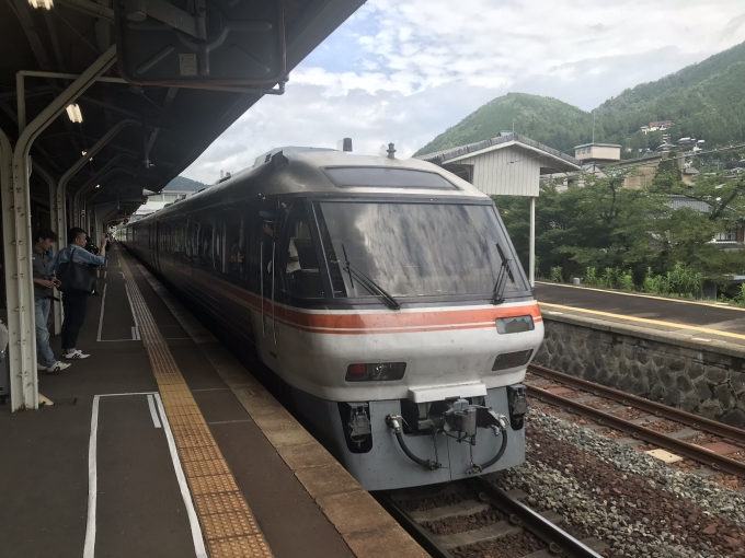鉄道乗車記録の写真:乗車した列車(外観)(1)          「特急ひだ
キハ85
飛騨路の旅」