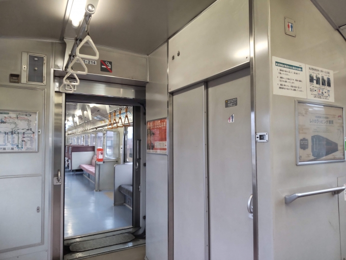 鉄道乗車記録の写真:車内設備、様子(3)        「キハ110系200番台のトイレ」