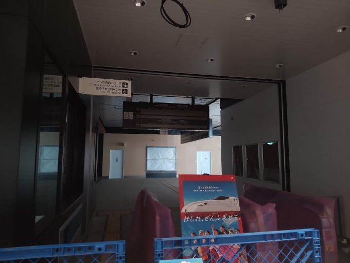 鉄道乗車記録の写真:駅舎・駅施設、様子(5)        「直前に開業を控えた西九州新幹線の乗り換え改札」