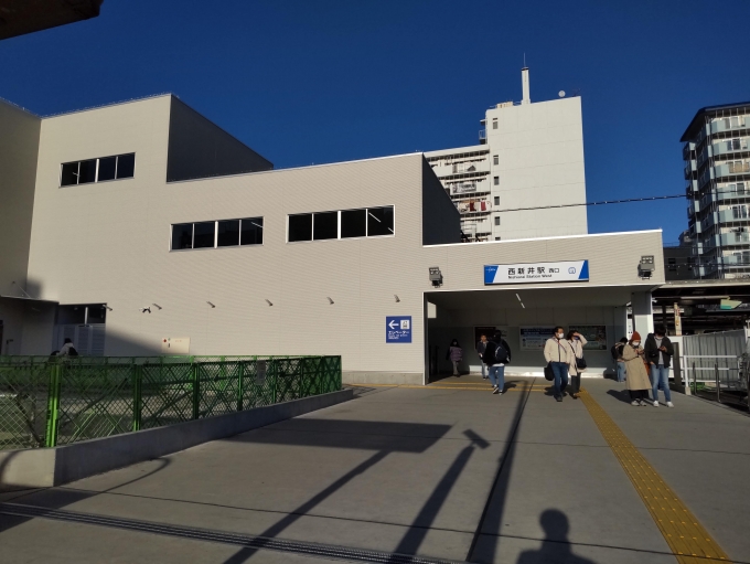 鉄道乗車記録の写真:駅舎・駅施設、様子(1)        「新しくなった西新井駅西口のようす」
