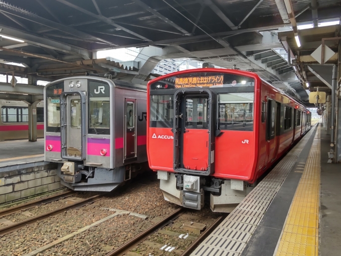鉄道乗車記録の写真:列車・車両の様子(未乗車)(3)        「701系(左)とEV-E801系(右)」