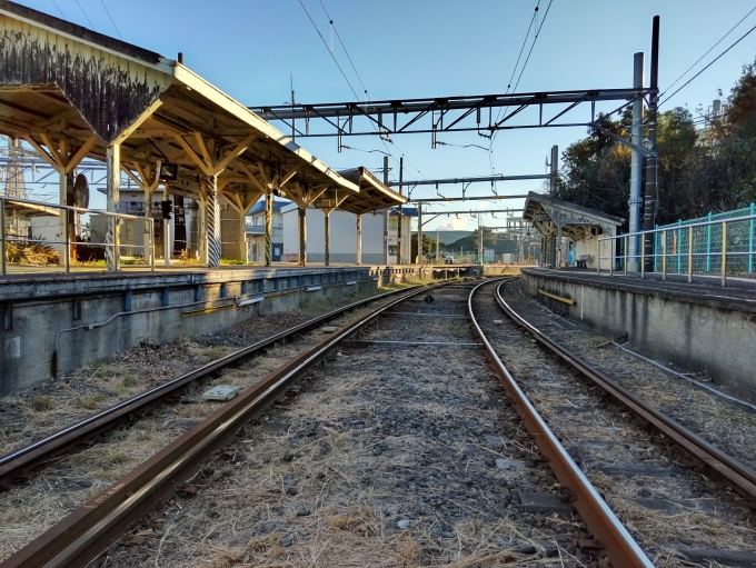 鉄道乗車記録の写真:駅舎・駅施設、様子(4)        「3番ホームへ渡る踏切から撮影」