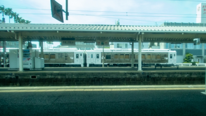 鉄道乗車記録の写真:車窓・風景(7)        「南宮崎駅には「海幸山幸」が留置されていました。」