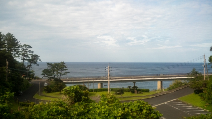 鉄道乗車記録の写真:車窓・風景(16)        「しばらく眺めていた東シナ海とここでお別れ。」