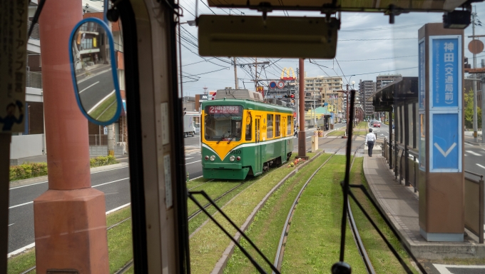 鉄道乗車記録の写真:車窓・風景(4)        「神田(交通局前)電停近くに車両基地があり引き込み線が見えます。」