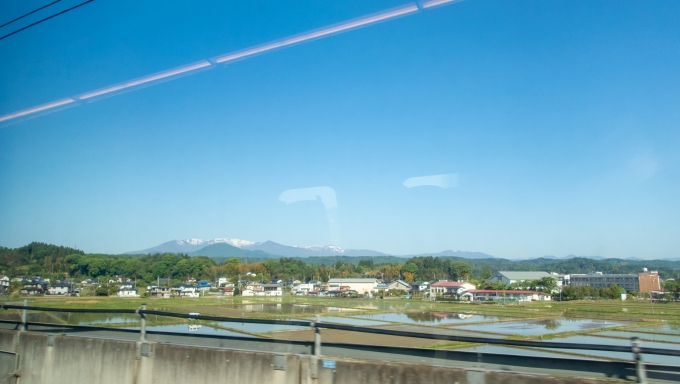 鉄道乗車記録の写真:車窓・風景(6)        「村田町あたり。
遠くに見えていた蔵王の山々の存在感が増してきます。」