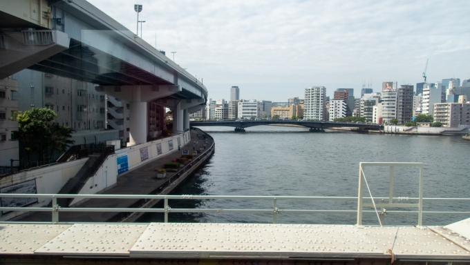 鉄道乗車記録の写真:車窓・風景(6)        「墨田川と首都高速6号向島線」