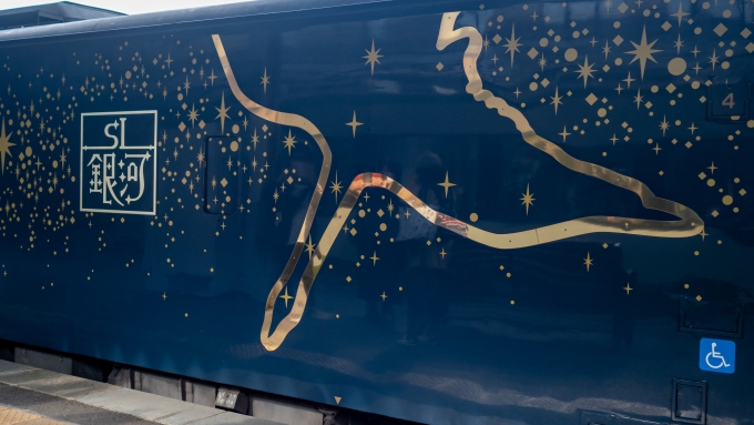 鉄道乗車記録の写真:列車・車両の様子(未乗車)(17)        「遠野駅でSL銀河と交換します。」