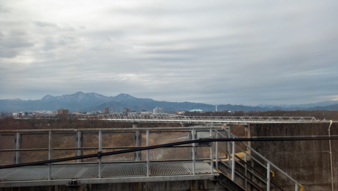 鉄道乗車記録の写真:車窓・風景(7)        「東北新幹線に合流して盛岡を出てすぐ、これまで付かず離れず流れていた雫石川も北上川に合流します。」