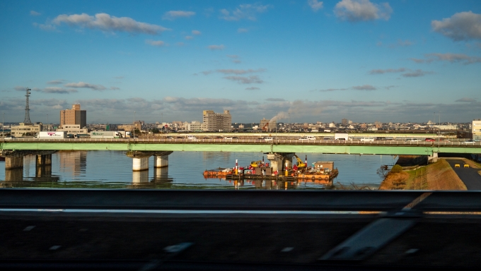 鉄道乗車記録の写真:車窓・風景(11)        「再び信濃川を渡り新潟の市街地へ入ります。」
