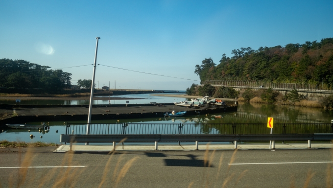 鉄道乗車記録の写真:車窓・風景(30)        「線路は再び日本海の海岸線へ。」