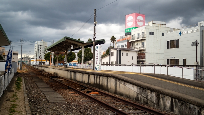 鉄道乗車記録の写真:駅舎・駅施設、様子(2)        「島式1面2線のシンプルなホーム」