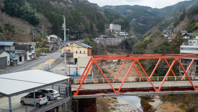 鉄道乗車記録の写真:車窓・風景(6)        「吉野川に注ぎこむ銅山川。」