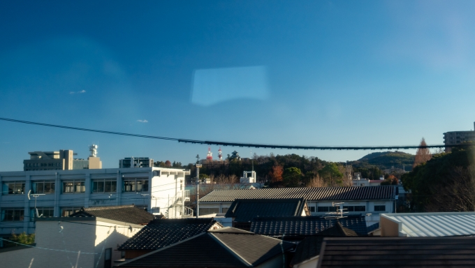 鉄道乗車記録の写真:車窓・風景(3)        「高知城を横目に市街地の高架線を抜けていきます。」