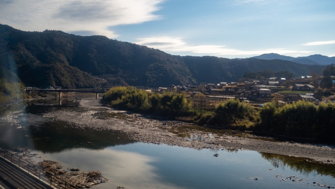 鉄道乗車記録の写真:車窓・風景(20)        「「日本最後の清流」と呼ばれる四万十川の水は本当に澄んでいて川底までよく見えます。」