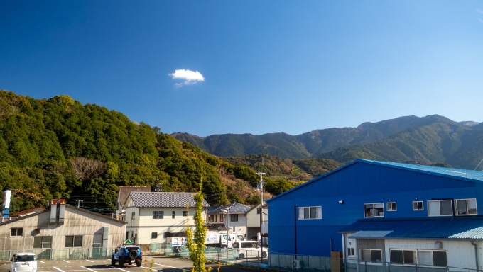 鉄道乗車記録の写真:車窓・風景(37)        「北宇和島で予讃線と合流すると終点の宇和島までもうすぐ。」