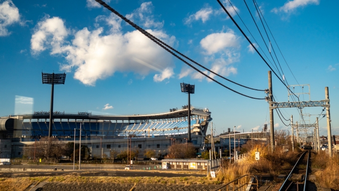 鉄道乗車記録の写真:車窓・風景(4)        「市坪駅のすぐ近くに坊っちゃんスタジアムがあります。」