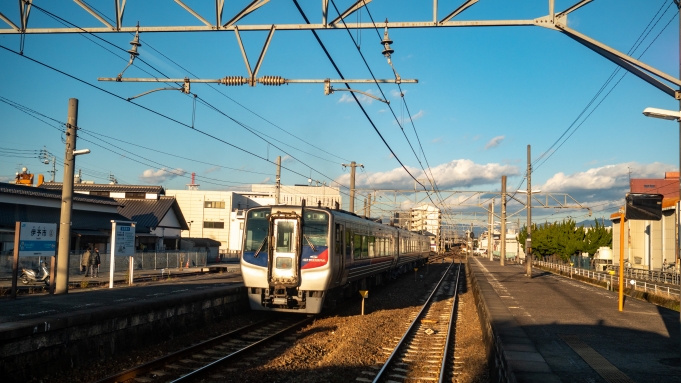 鉄道乗車記録の写真:車窓・風景(10)        「伊予市駅で特急 宇和海と交換。」