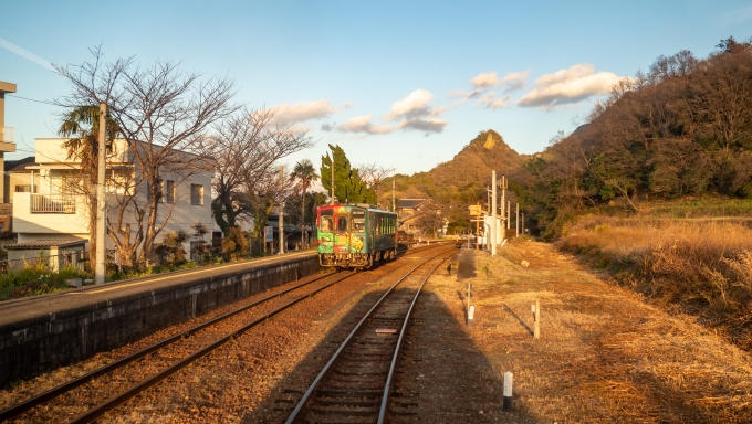 鉄道乗車記録の写真:車窓・風景(18)        「松山行の列車と交換します。」